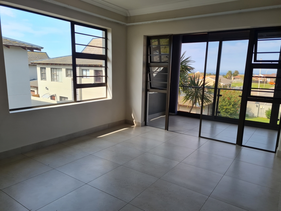 To Let 3 Bedroom Property for Rent in Wavecrest Eastern Cape